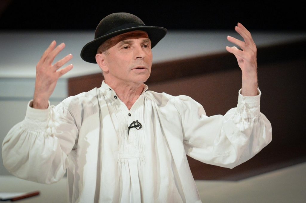Cântecele culese din biserici îi aduc succes pe scenă. Grigore Leșe: ”Vizitele mele la mănăstire însemnau cel puțin două zile și o noapte”. EXCLUSIV