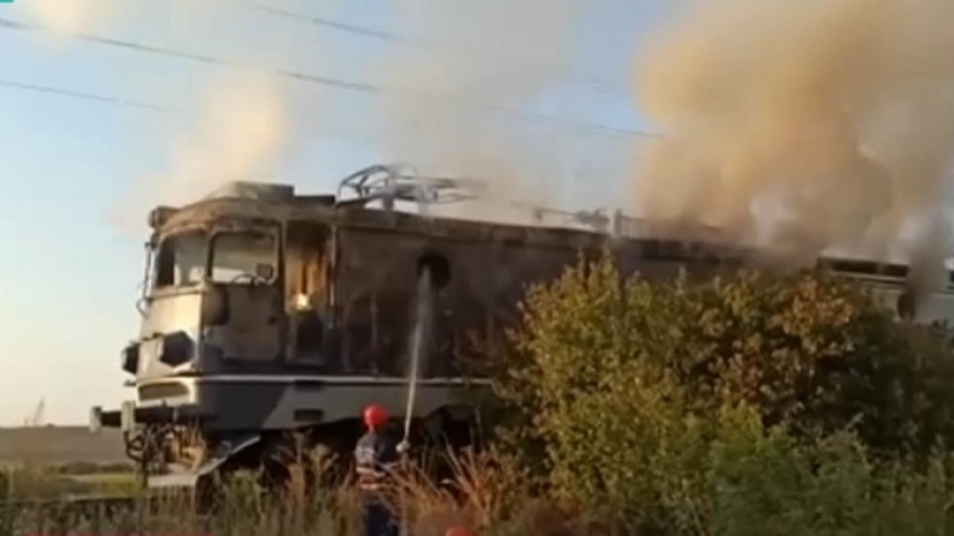 Locomotiva unui tren care circula pe ruta Arad-Timișoara a luat foc