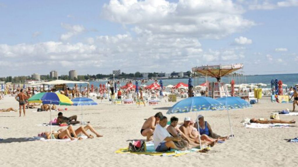 Litoralul românesc la preţuri cu până la 70% mai mici. De când vei plăti mai puţini bani pentru un sejur la mare