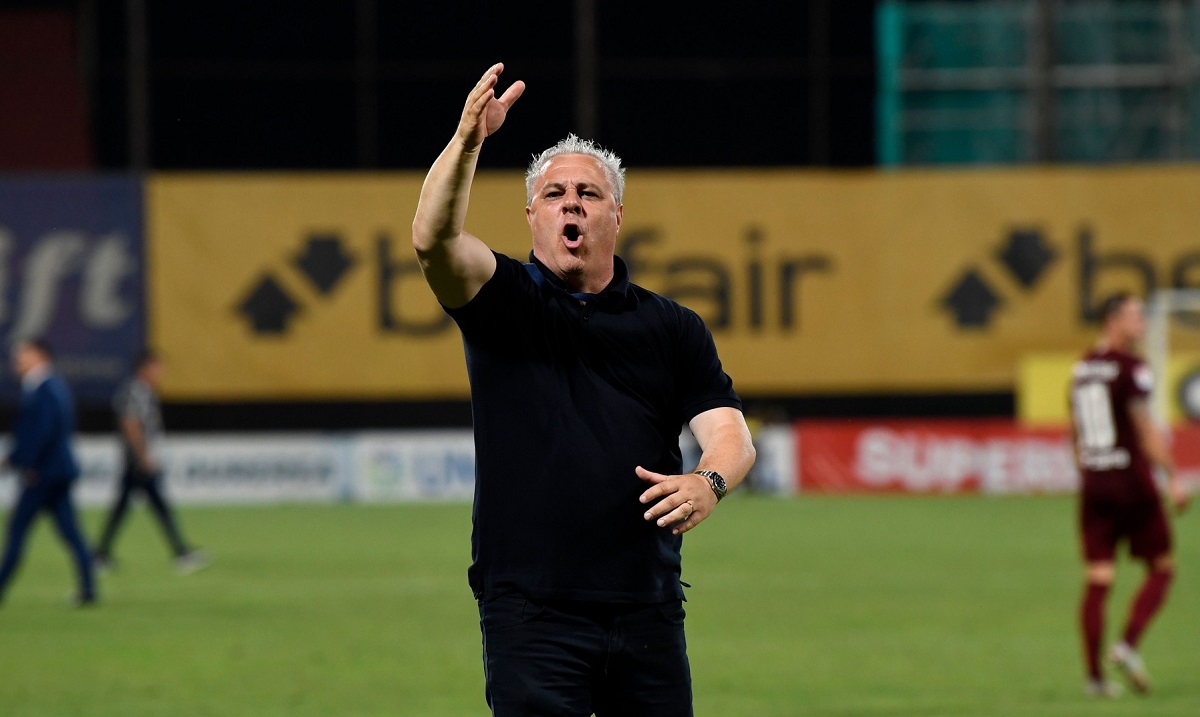 A fost sedinta cu tot clubul la CFR Cluj, iar Marius Sumudică a rabufnit in fata jurnalistilor. ”Daca ma mai intrebati asta, plec”