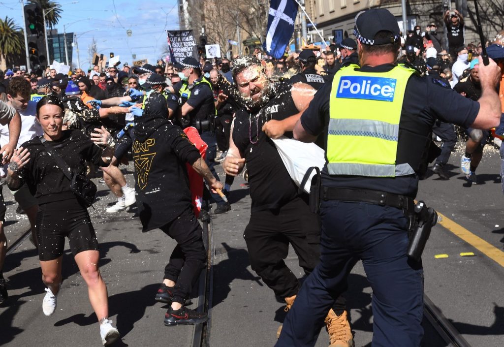Ciocniri intre fortele de ordine si protestatarii anti-covid in Australia