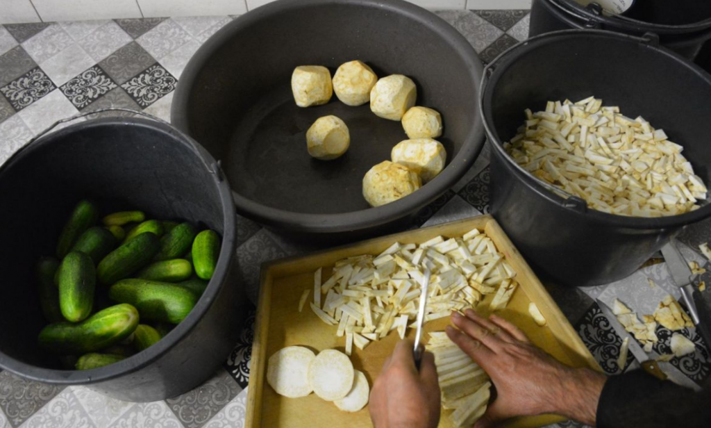 Hreanul mentine castravetii tari