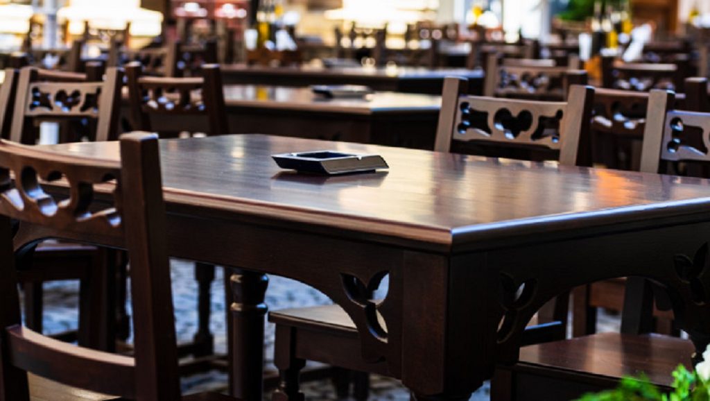 Cei din HoReCa vor acces liber în restaurante pentru românii cu certificat verde. „Suntem indignați”