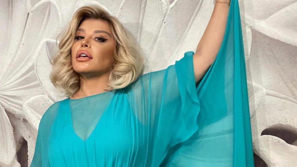 Cum se simte Loredana Groza, de fapt, după externarea din spital. Imaginile astea o dau de gol