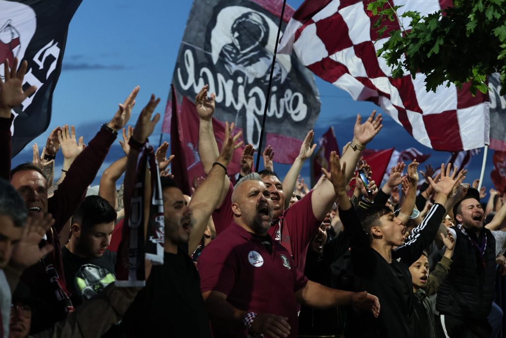 Suporterii Rapidului se revoltă după ce șeful clubului a fost schimbat politic. ”Să îndepărtăm slugile impuse”