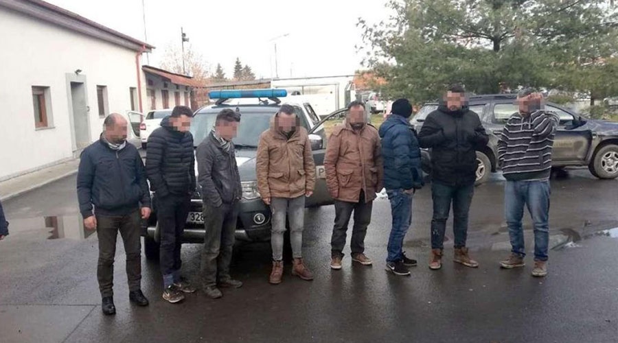 Migranti din Afganistan si Iran, prinsi in timp ce incercau sa treaca ilegal frontiera in Ungaria