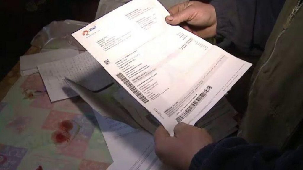 O bătrână care locuiește în străinătate a avut șocul vieții când a primit factura la electricitate. De ce a fost pusă să plătească 42.000 lei