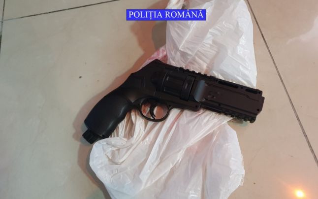 Incident nefericit în Olt, după ce au fost trase mai multe focuri de armă. De ce un bărbat de 32 de ani a împuşcat trei persoane