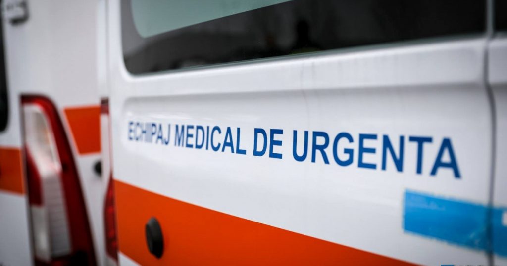 La un pas de tragedie. Un copil din Vaslui a căzut în apa acumulată în fostul ştrand municipal, care e închis de mai mulți ani