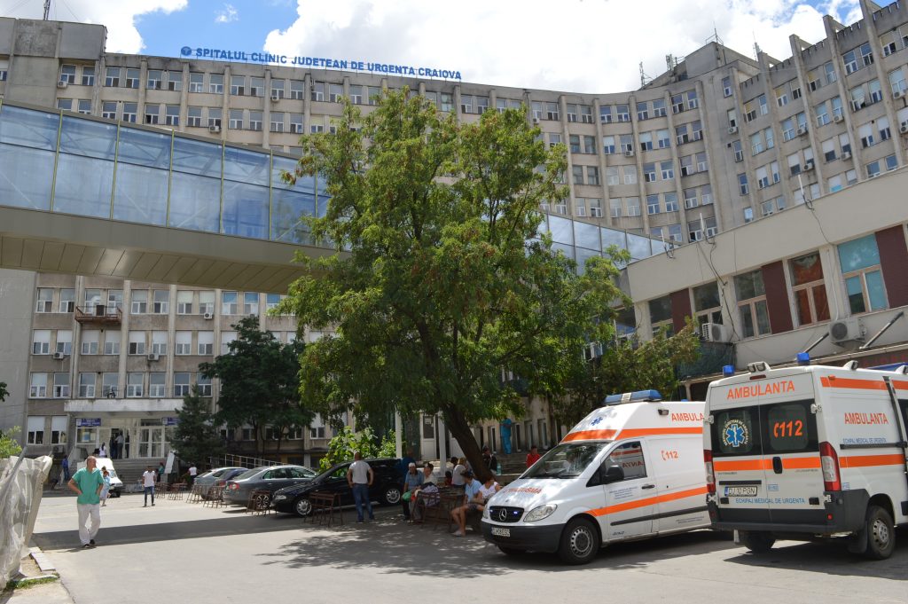 Valul patru de Covid-19 blochează întreaga secție de ATI de la Craiova. 25 de persoane în stare foarte gravă așteaptă pe holurile spitalului