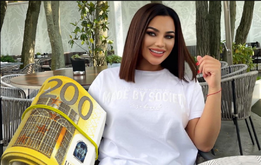 Carmen de la Sălciua, curtată de bărbaţi. I s-au oferit 20.000 de euro pentru a lua o cafea cu un domn