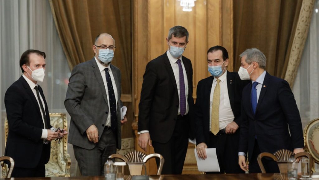 Coalitia de guvernare o tine numai intr-un scandal