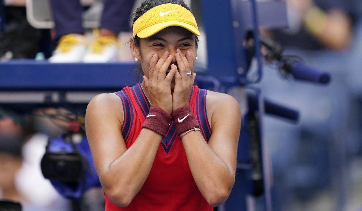 Cine este, de fapt, Emma Raducanu, pustoaica de 18 ani care s-a calificat in semifinale la US Open. Cat de bine vorbeste romaneste
