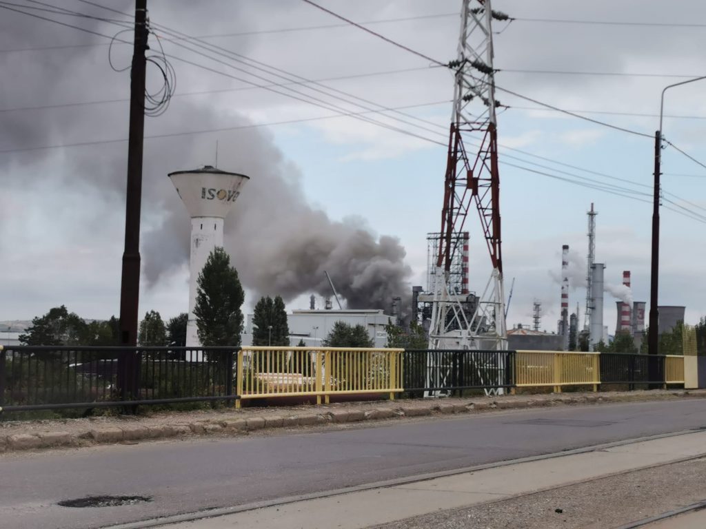 Incendiul de la rafinaria LukOil a fost stins