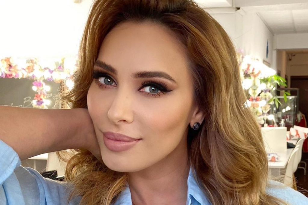 Iulia Vântur, „curtată” de o televiziune din România. Revine vedeta pe micul ecran? (exclusiv)