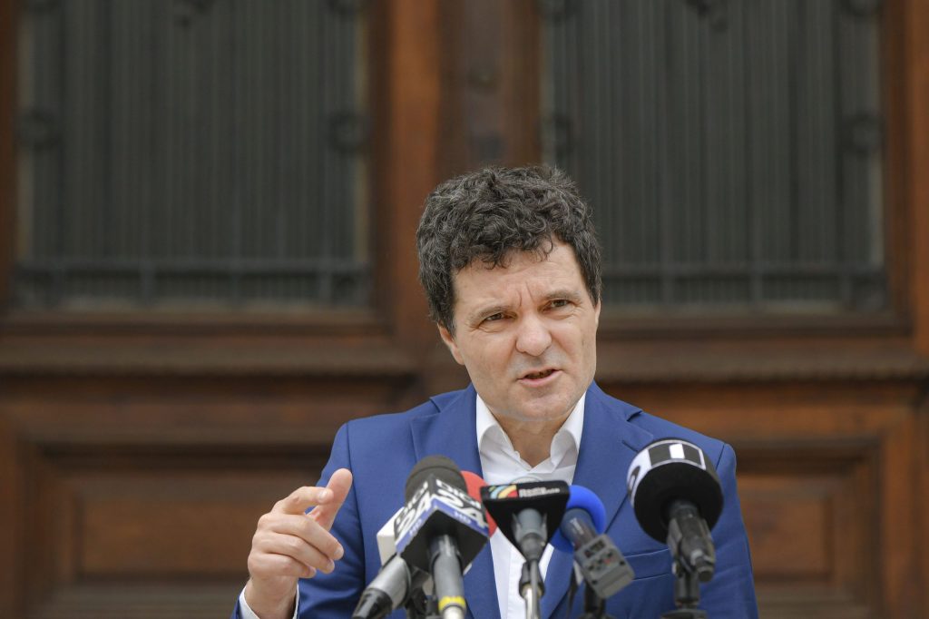 Cum vrea Nicușor Dan să stingă datoria față de omul de afaceri Costică Constanda. Este vorba despre 125 de milioane de euro