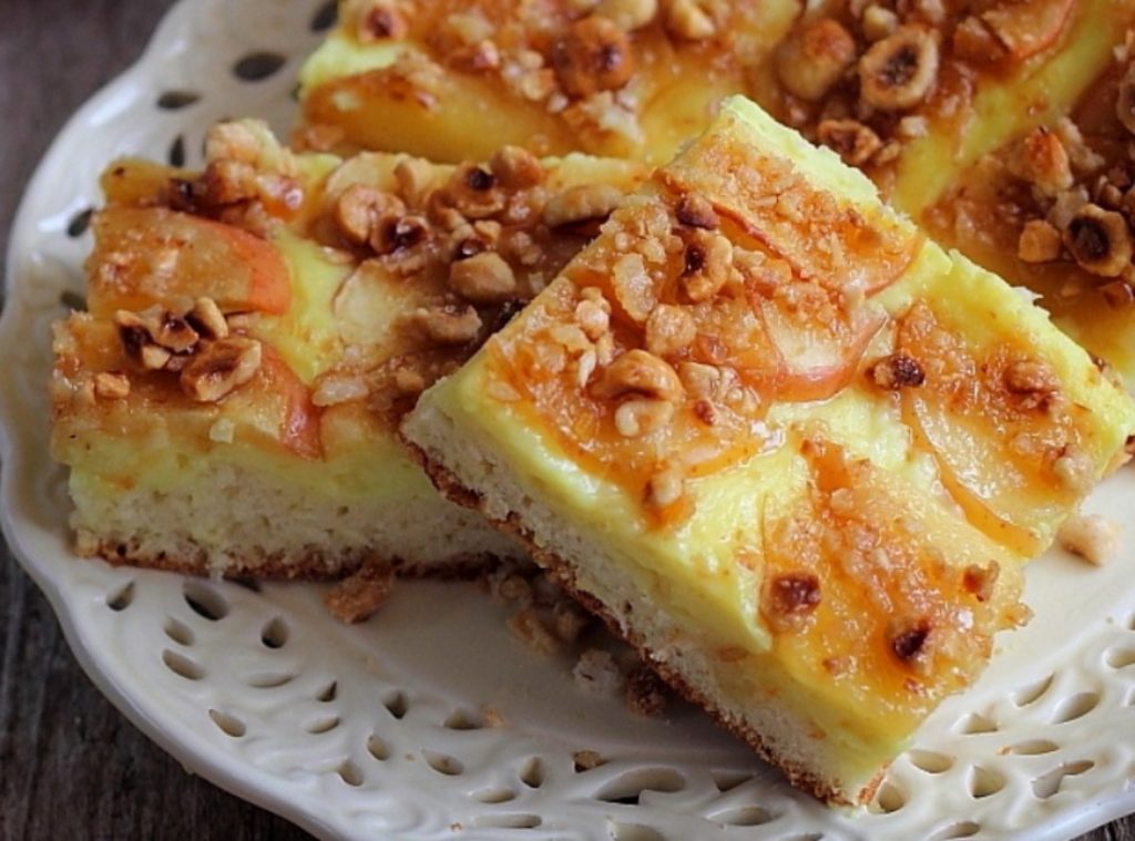 Prăjitură cu mere şi vanilie. Pregăteşte reţeta genială pentru cei dragi