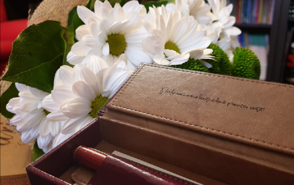 Gestul unei profesoare din Buzău face înconjurul ţării. Ce a cerut părinţilor să aducă în prima zi de şcoală în loc de flori