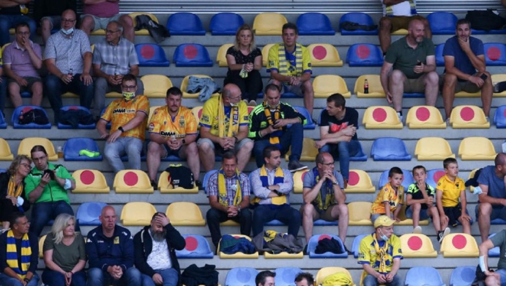 La 6 mie rata de infectare pe stadion nu sunt acceptati decat spectatori vaccinati