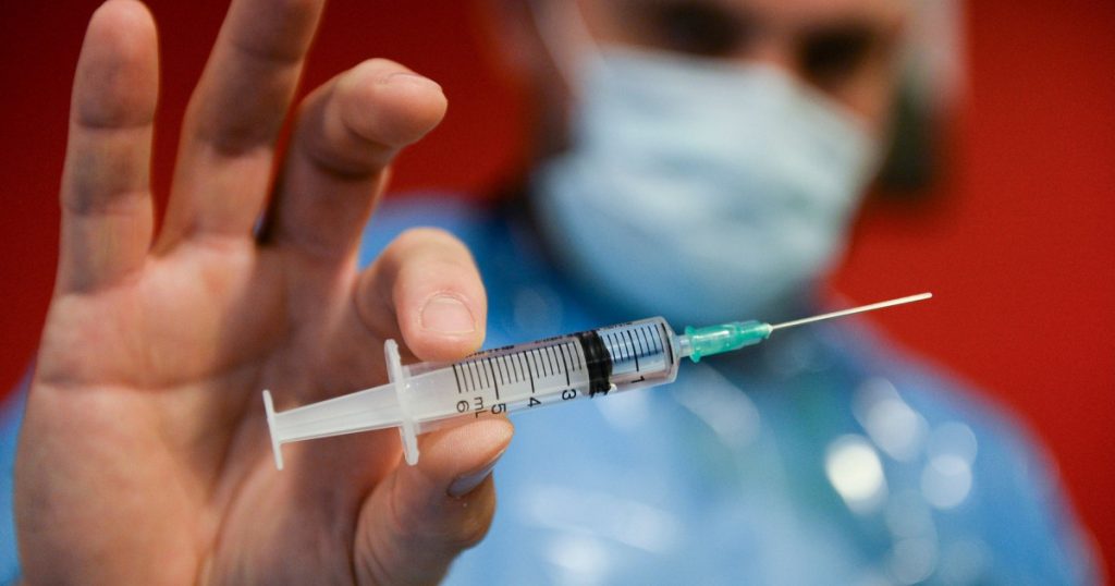 Incepe vaccinarea cu a treia doza de vaccin anti-covid a persoanelor imunodeprimate