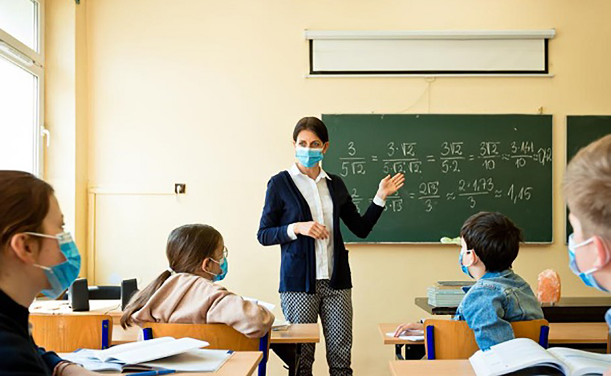 Când ar putea fi majorate salariile profesorilor