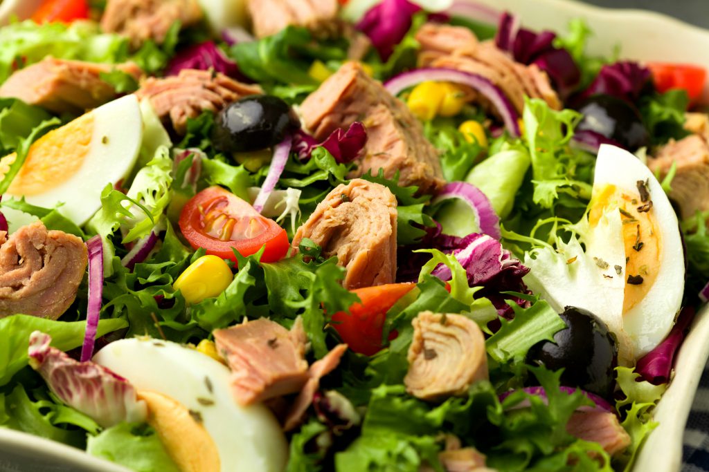 Ce ingrediente trebuie să pui în salata de ton ca să iasă exact ca la restaurantele de 5 stele