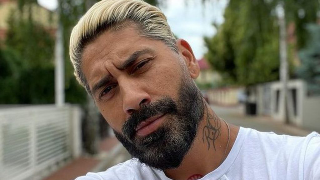 Ce meserie are la bază Connect-R. Artistul și-a luat prin surprindere fanii cu această mărturisire