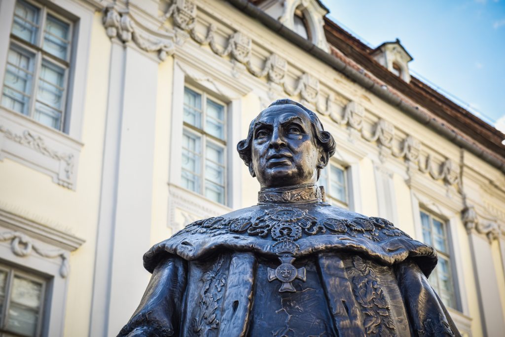 Ce s-a întâmplat cu bărbatul care a vandalizat statuia baronului Samuel von Brukenthal din Sibiu