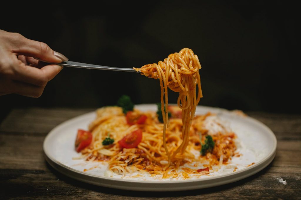 Cea mai simplă rețetă de spaghete, dezvăluită de Vlăduț de la Neatza. Ingredientul secret care îi schimbă tot gustul