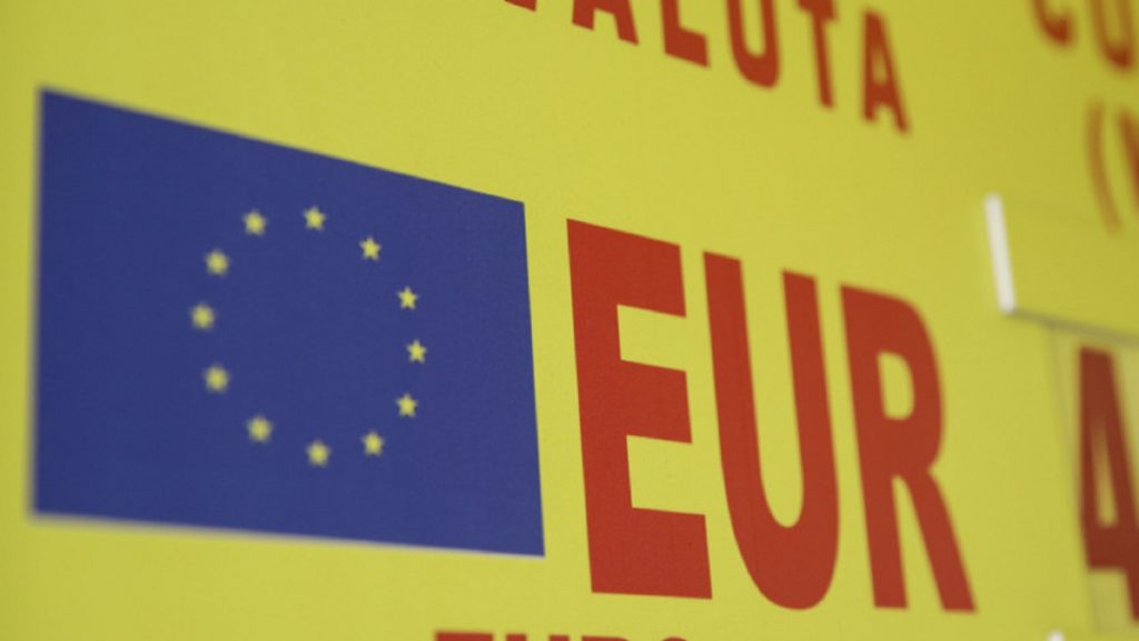 Curs valutar joi, 28 octombrie. Euro se apreciază în continuare