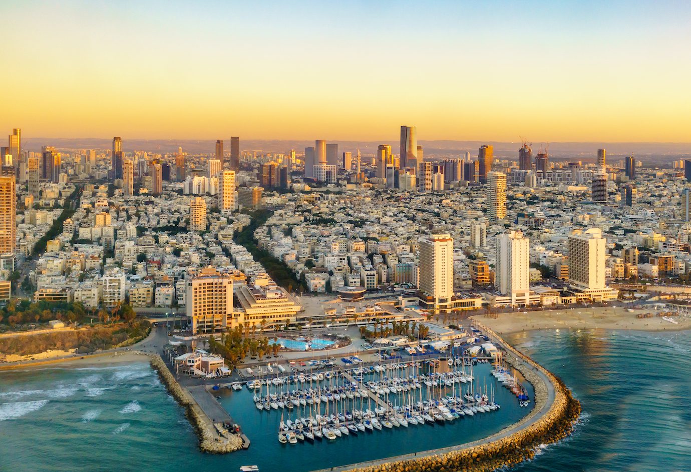 Israelul isi redeschide granitele pentru turistii vaccinati