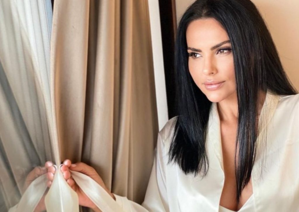 Lavinia Pîrva, decolteu periculos în public. Ştefan Bănică Jr. a ştiut să aleagă, soţia lui arată de milioane