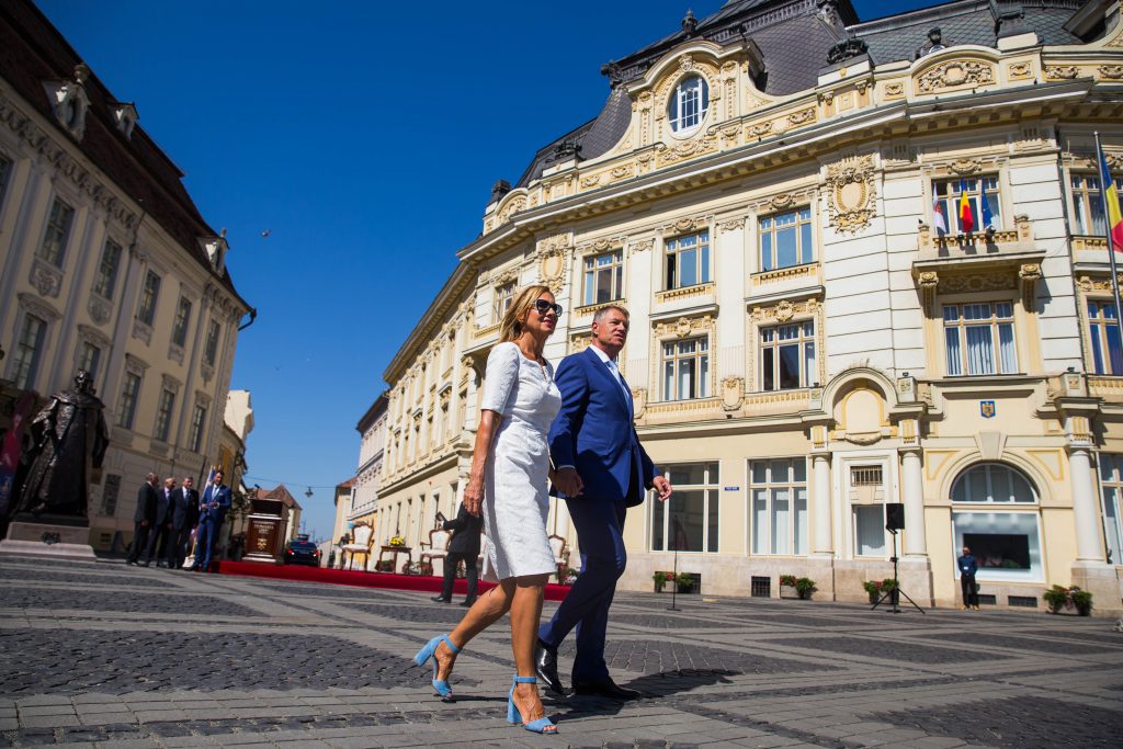 Moment surpriză cu Carmen Iohannis. Cum a apărut prima doamnă alături de președinte la slujbă