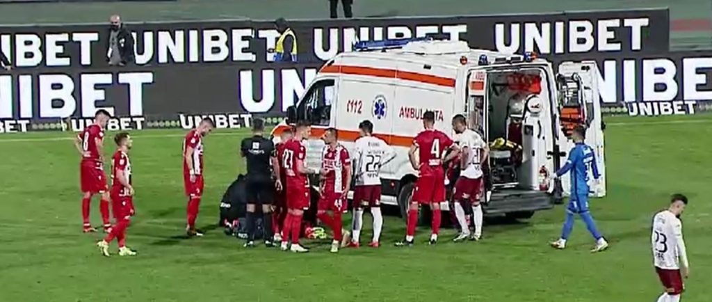 Momente cumplite la meciul Dinamo Rapid. Alexandru Răuță a căzut pe teren, medicii au intervenit imediat