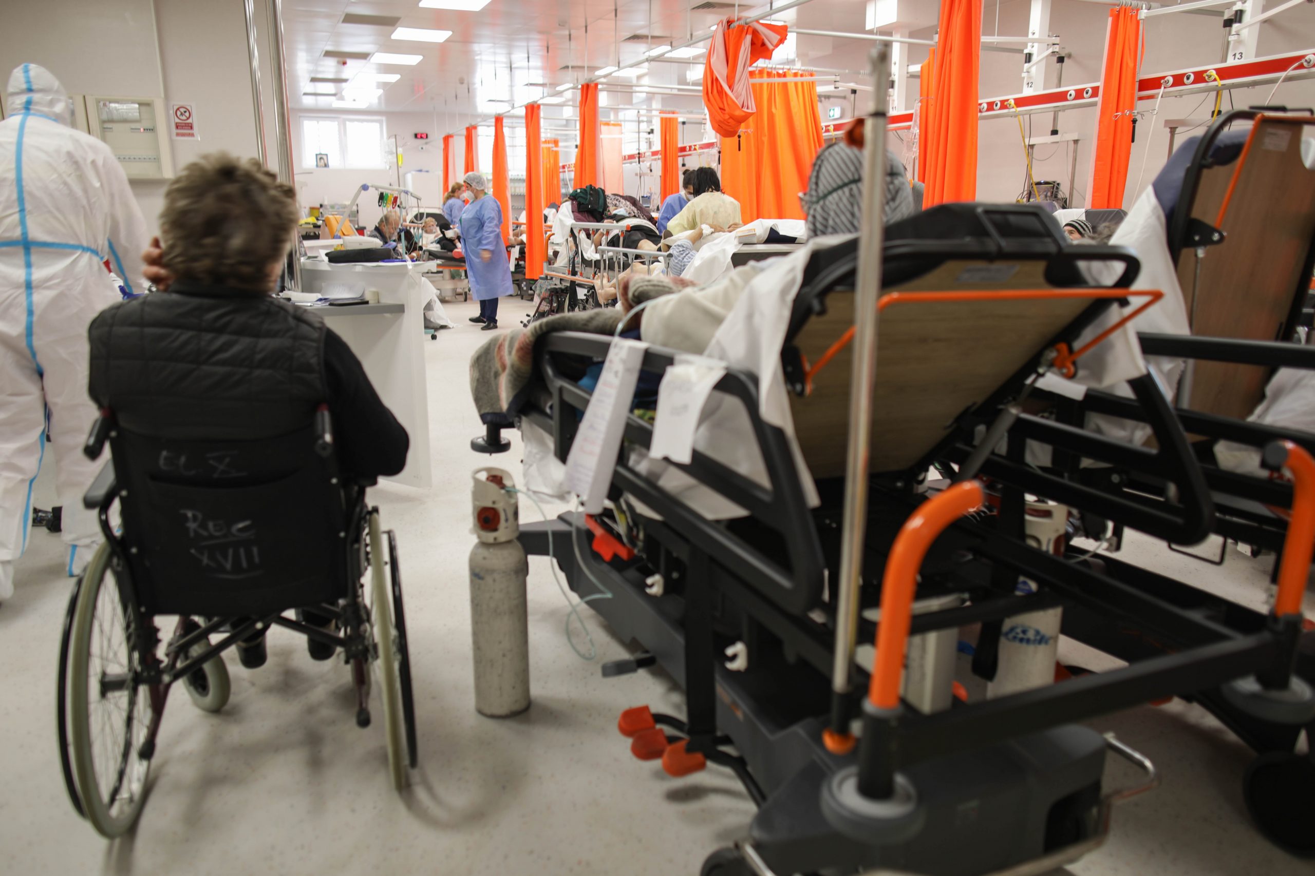 Noua secţie ATI de la Bagdasar Arseni, plină de pacienţi covid