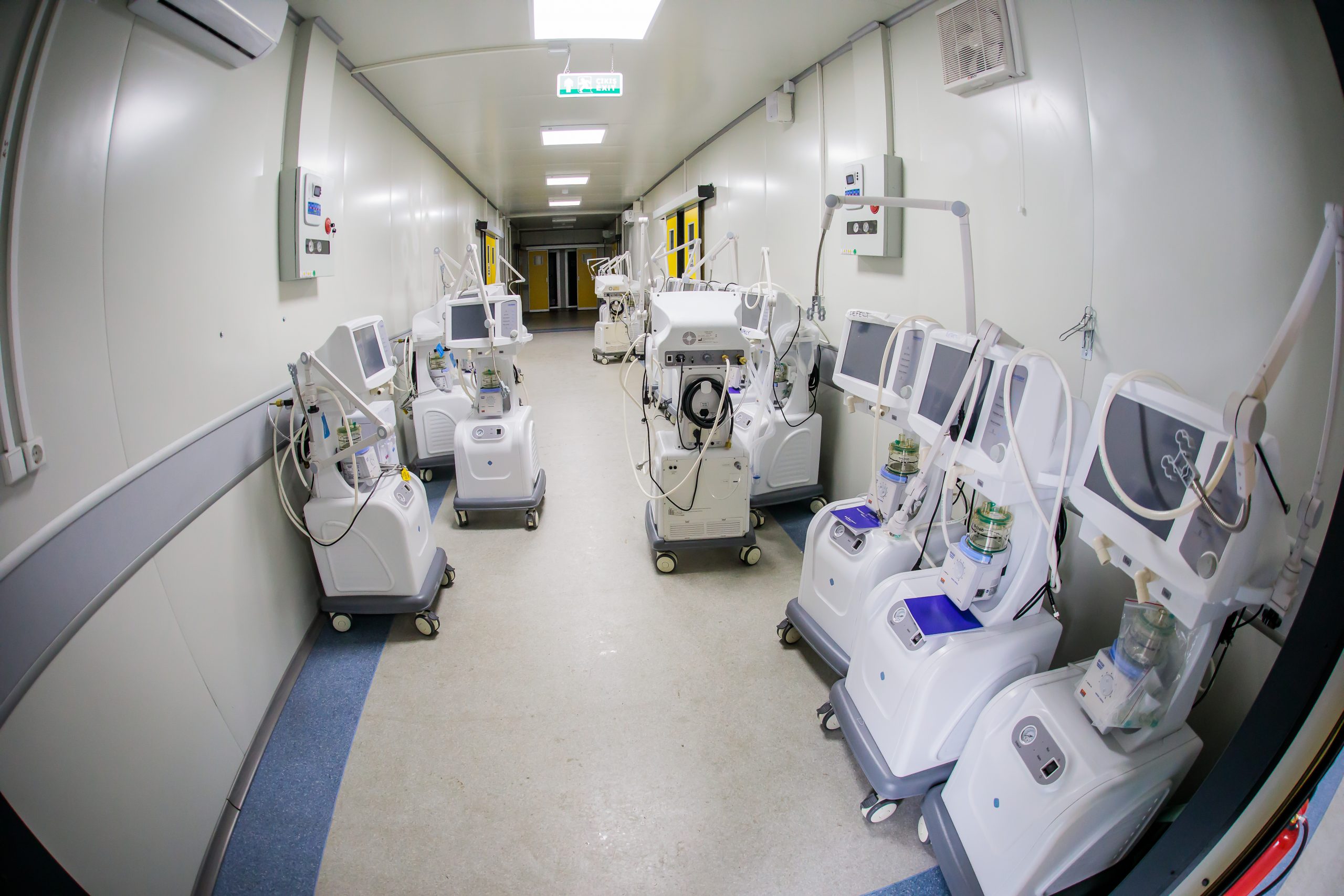 Pacienții covid de la Lețcani, ținuți cu geamurile deschise de teama incendiilor