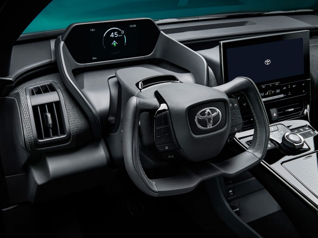 Toyota bZ4X este primul model full electric al mărcii nipone. Iată ce performanțe are
