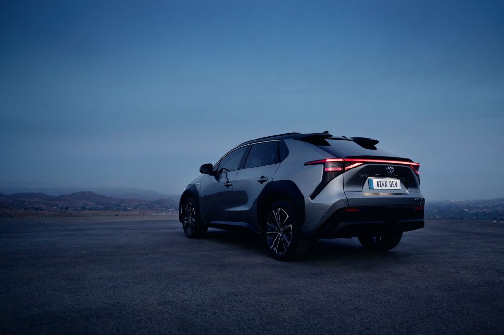 Toyota bZ4X este primul model full electric al mărcii nipone. Iată ce performanțe are
