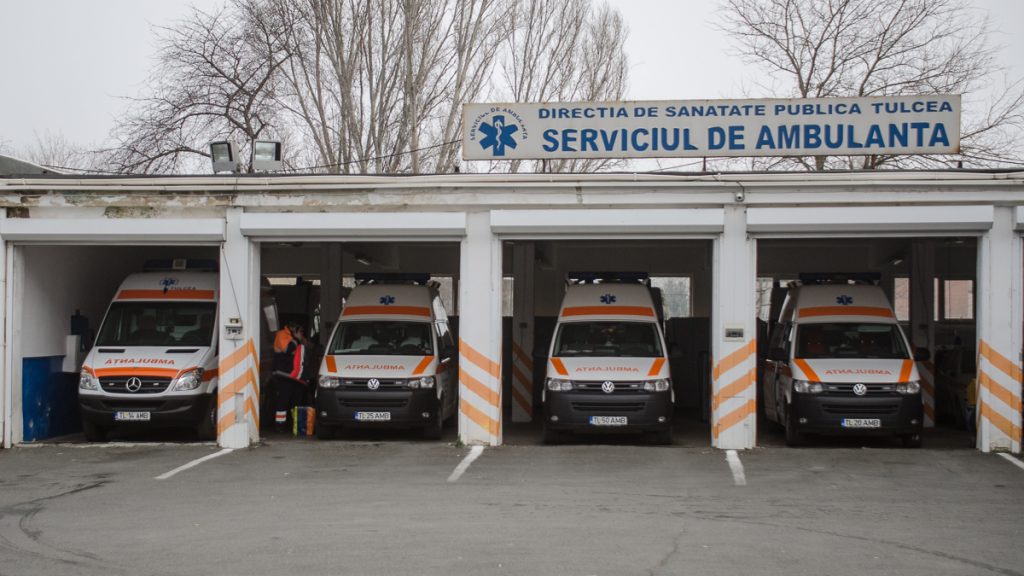 Situație disperată în Tulcea, unde oamenii aşteaptă chiar și 10 ore o ambulanţă ca să fie testaţi pentru COVID-19