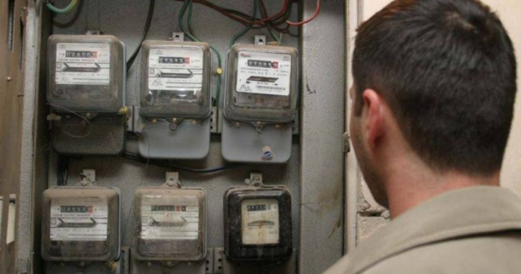 Barbatul spune ca problemele au inceput de cand i s-a schimbat contorul