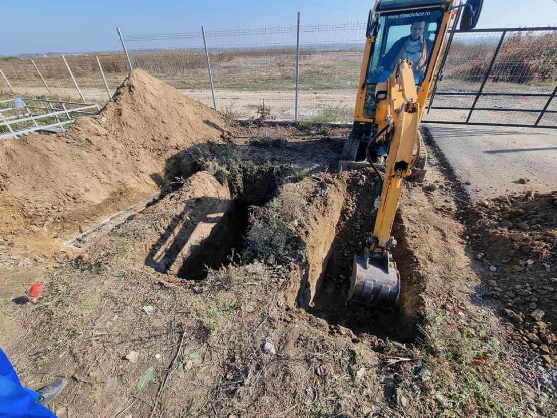 Imagini cumplite din cimitire, mortii de COVID ingropati la marginea drumului. Medic: Bietii oameni nu mai stiu ce sa faca cu cadavrele. SPECIAL