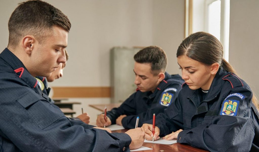 Candidatii au dat examen pe subiecte vechi, iar grila de corectare era pentru subiectele noi