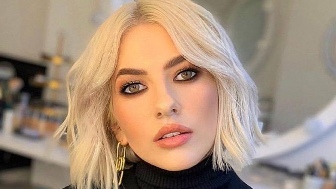 Cum se alinta reciproc Lidia Buble si noul ei iubit. Cei doi nu se feresc de apelative intime in vazul tuturor