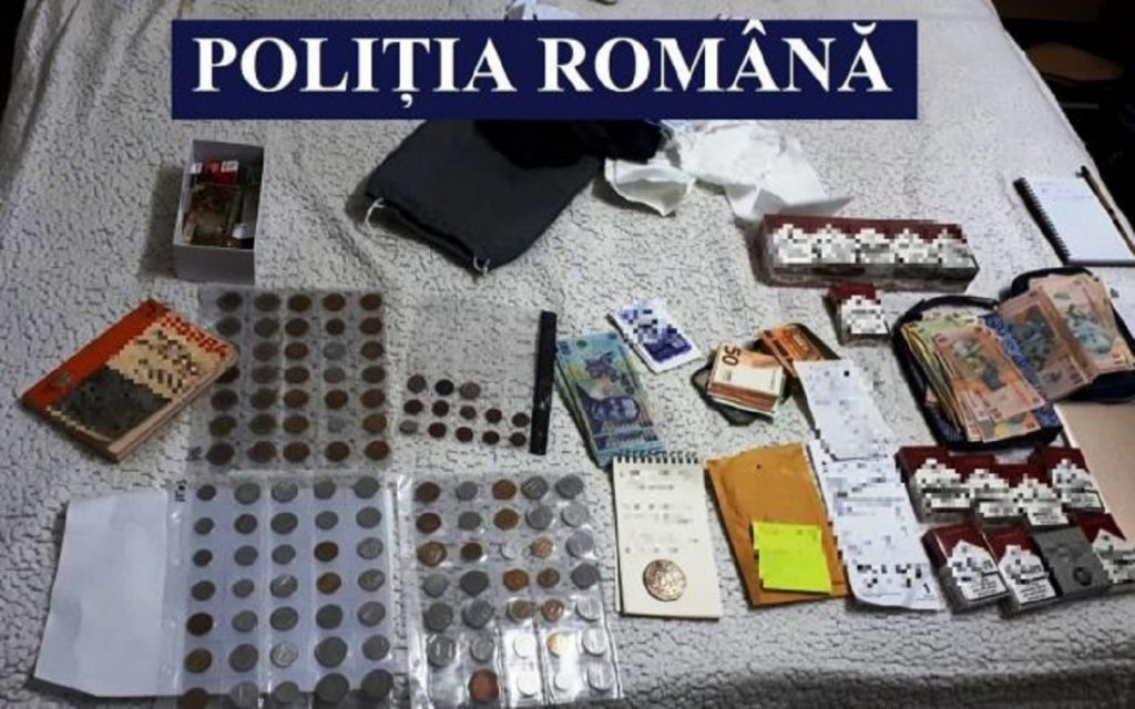 Un constănțean a scos la vânzare pe net 99 de monede romane și medievale. Poliția s-a dus peste el, ce au putut să-i găsească în casă