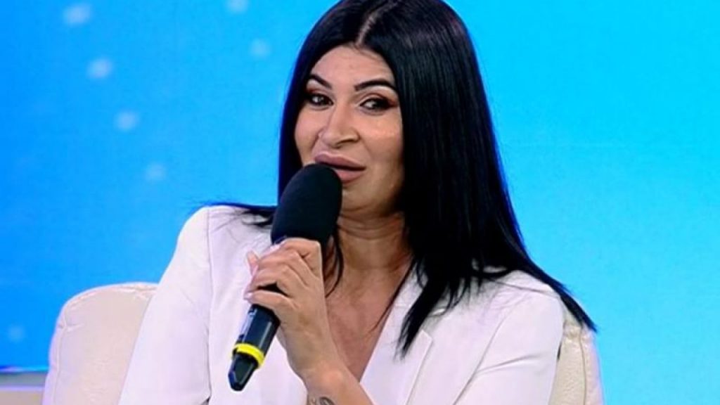 Ramona de la Clejani, arestată pe aeroportul din Londra. Vedeta povestește care a fost motivul