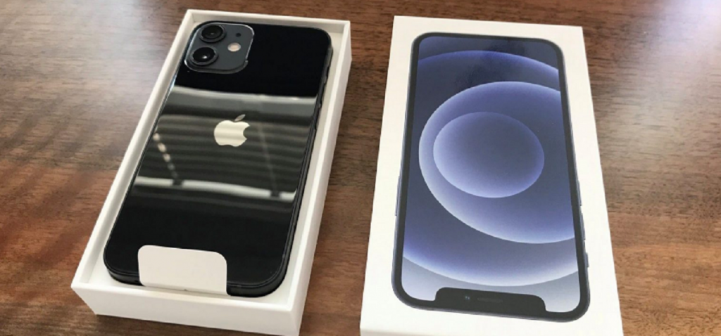 Doi studenți din China și-au cumpărat iPhone și s-au dus direct la tribunal după ce au deschis cutia. Pentru ce au dat Apple în judecată