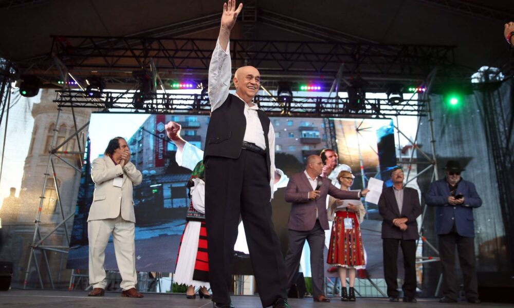 Câţi bani cerea Benone Sinulescu să cânte la un eveniment. Aşa se înţelege de ce a strâns o avere