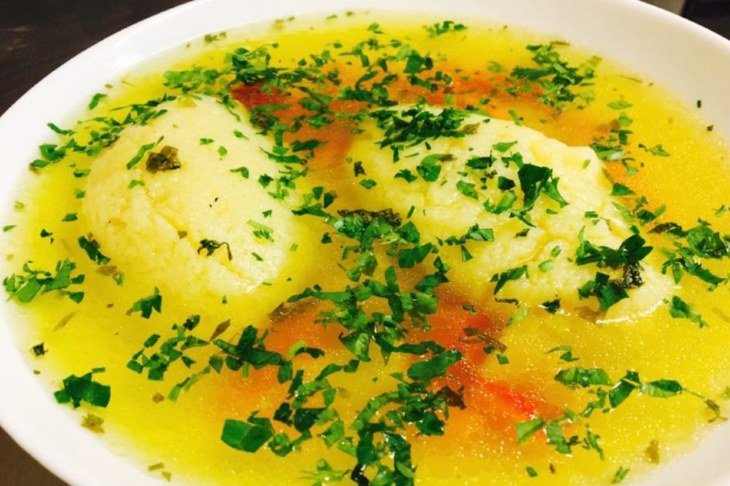 Ce trebuie să pui în compoziția pentru găluște, ca să iasă mereu pufoase și gustoase. Secretul rețetei ca la mama acasă