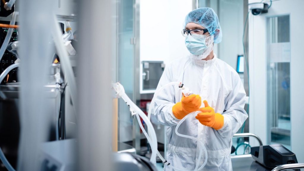 Compania BioNTech lucreaza deja la un vaccin pentru varianta Omicron
