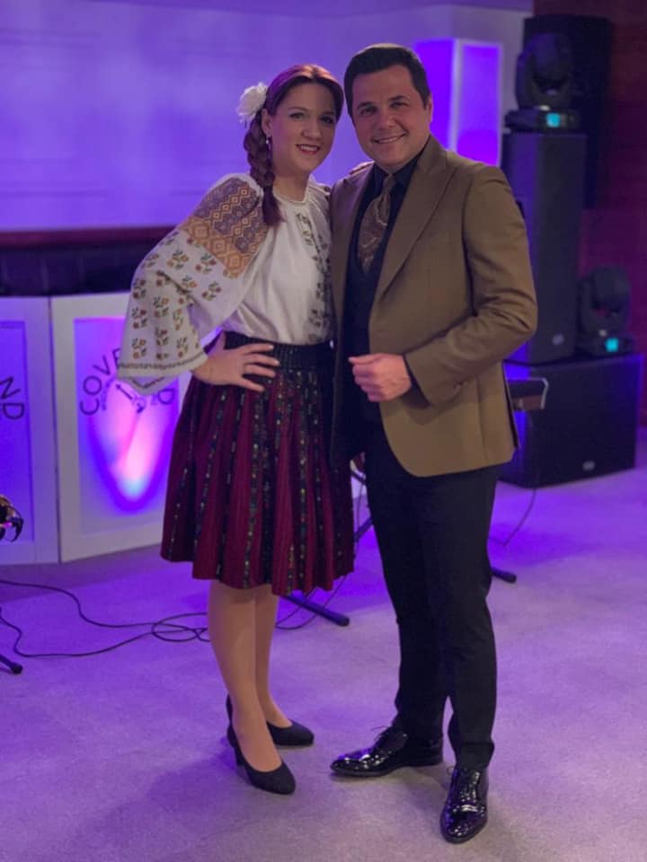Cu ce se ocupă sora lui Cove. Puţini ştiau că Mihaela e celebră